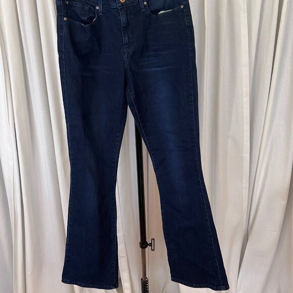 Levis Signature Mid Rise Boot Cut Jeans - Picture 1 of 6